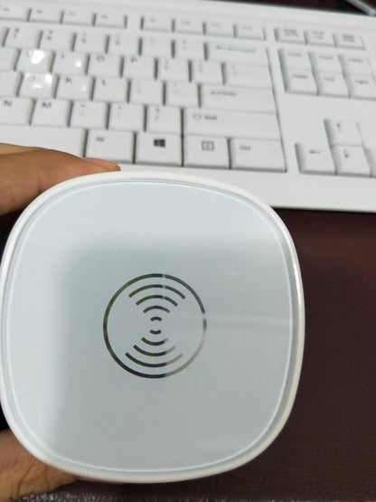 Desktop vacuum cleaner for keyboards and small debris