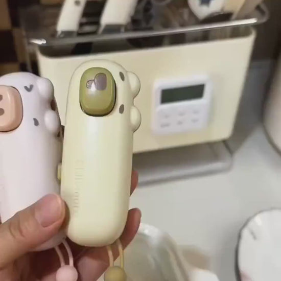 Snack bag sealing demonstration clip