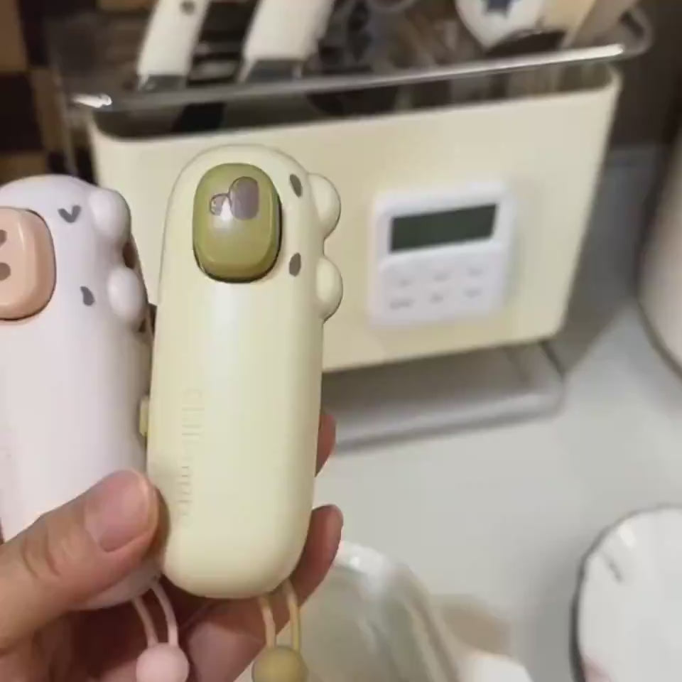 Snack bag sealing demonstration clip