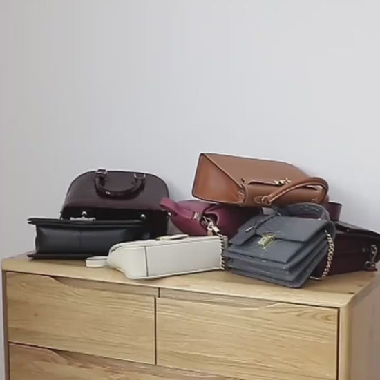 Hanging handbag organiser product video
